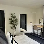 Canal Mews - 1 Min From Trafford Centre And 2 Min M60!