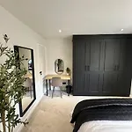 Canal Mews - 1 Min From Trafford Centre And 2 Min M60!