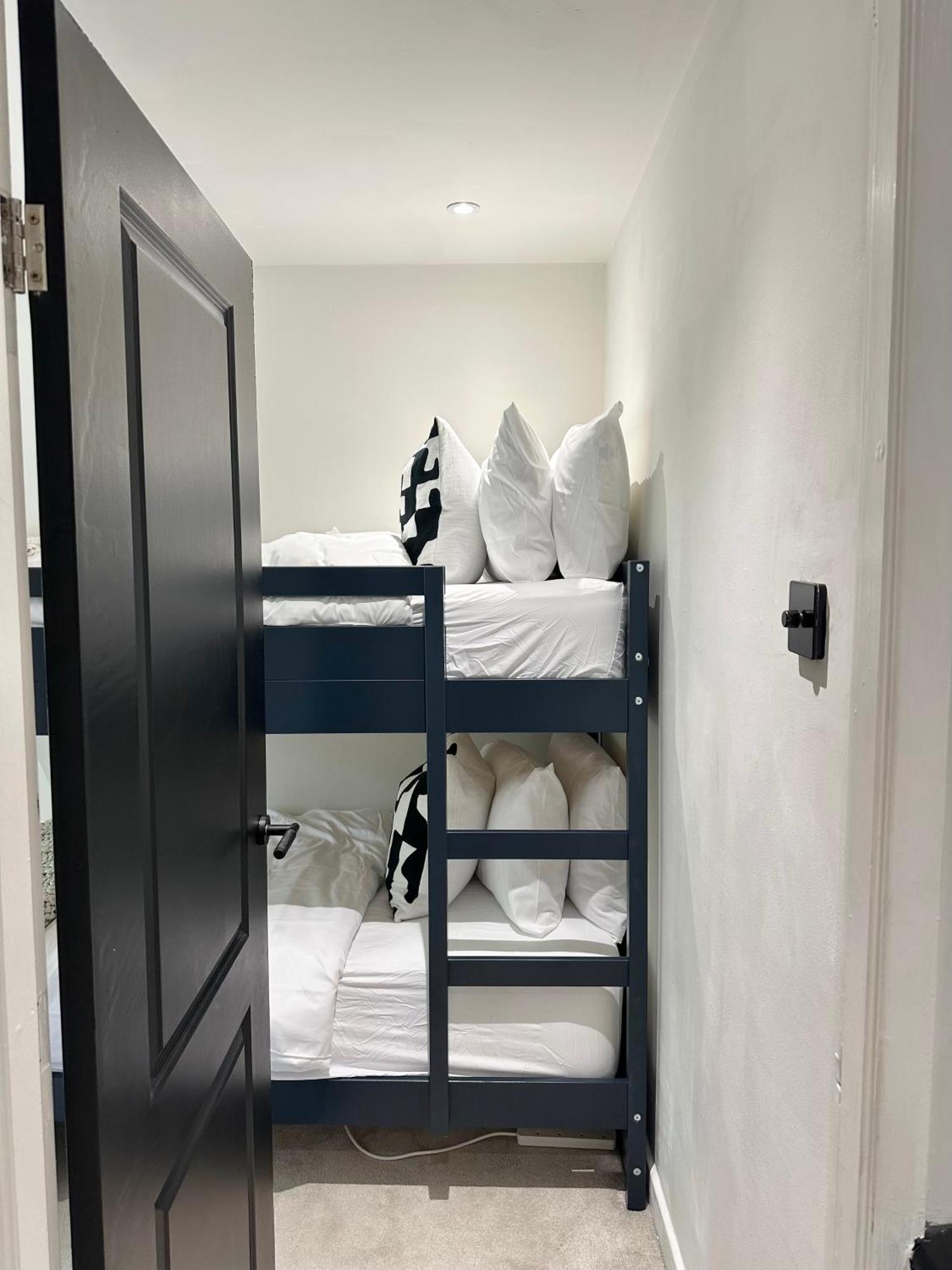 Holiday home Canal Mews - 1 Min From Trafford Centre And 2 Min M60! Manchester