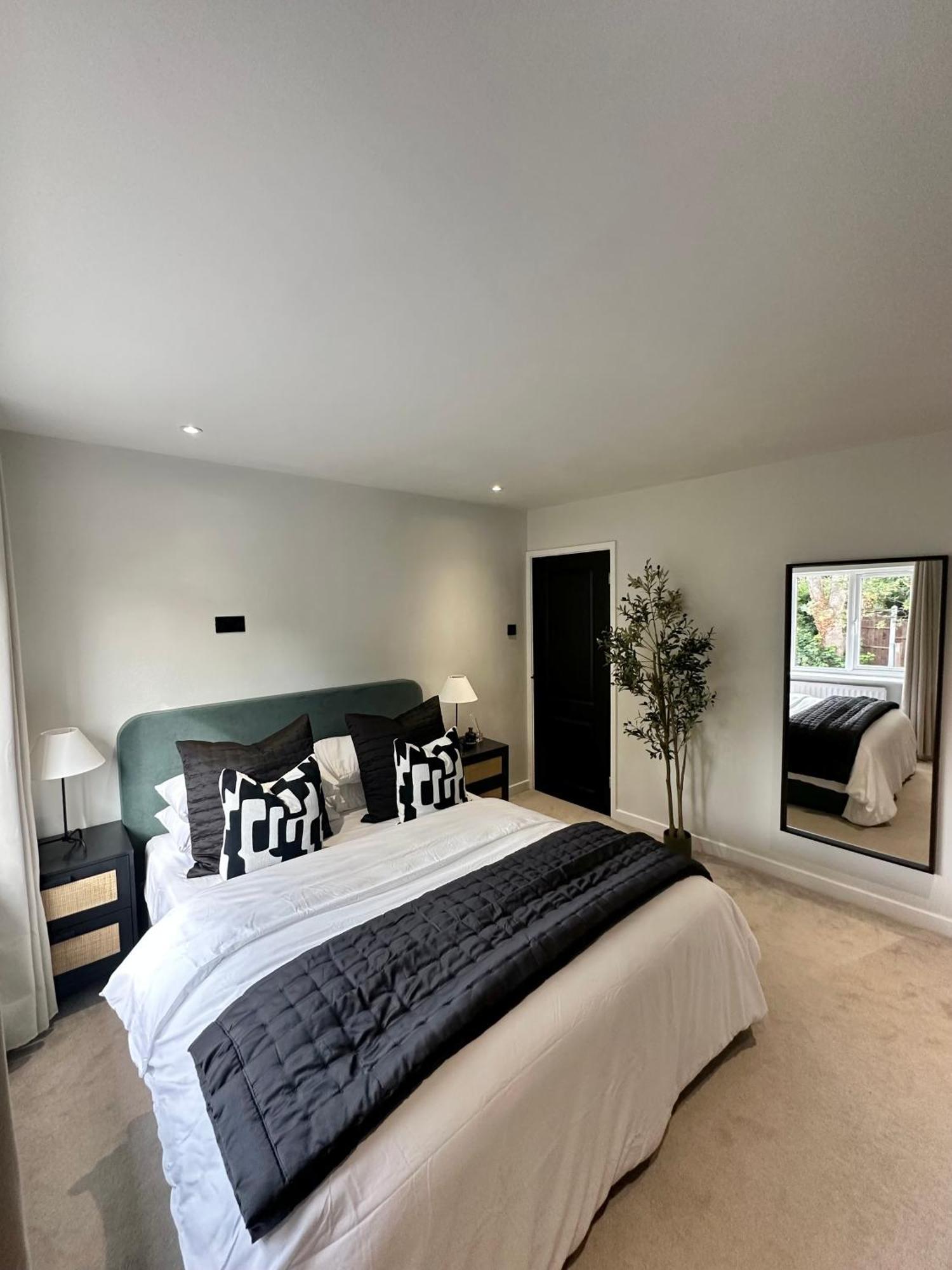 Holiday home Canal Mews - 1 Min From Trafford Centre And 2 Min M60! *