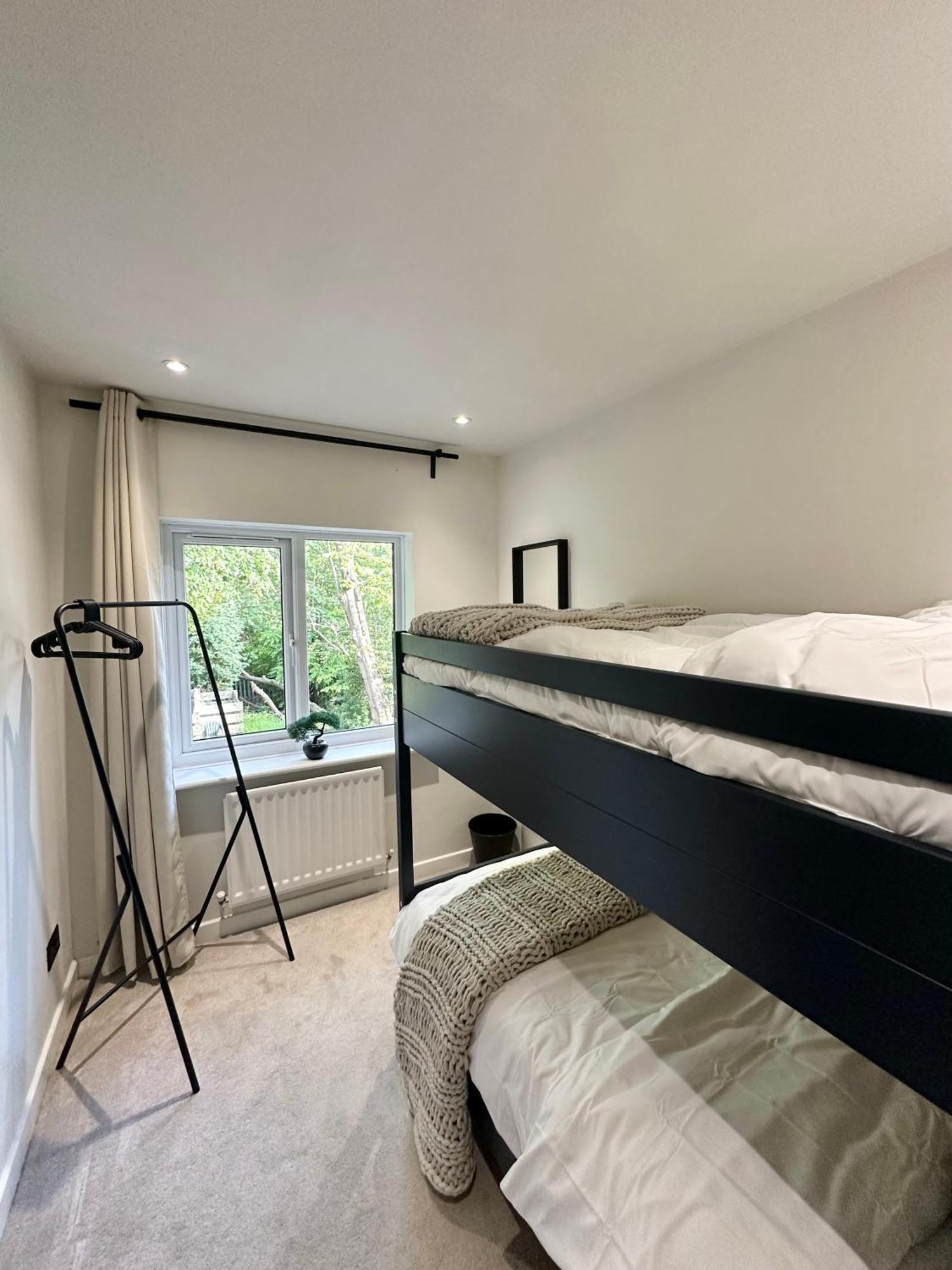 Canal Mews - 1 Min From Trafford Centre And 2 Min M60! Holiday home Manchester