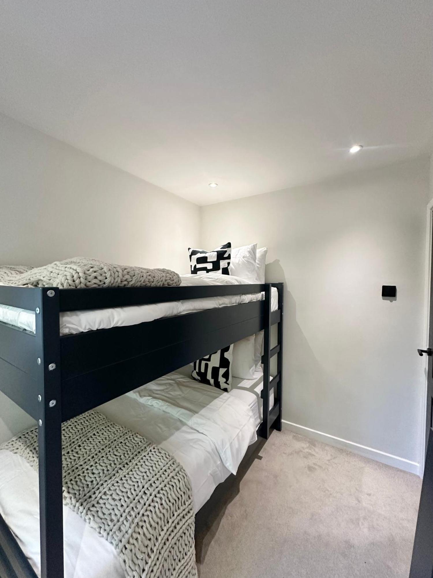 Canal Mews - 1 Min From Trafford Centre And 2 Min M60! Holiday home Manchester